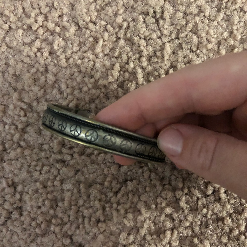 Peace ✌️ sign bracelet